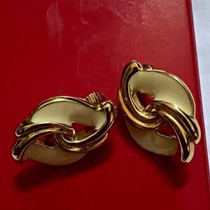 Elegant Gold-Tone Earrings with magnetic closure